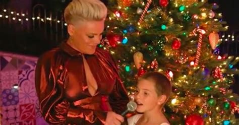 Watch Pink and Willow Hart Sing "The Christmas Song" | Video | POPSUGAR Entertainment