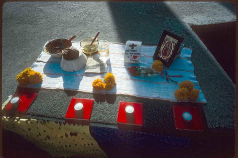 Altered Altars: The Changing Traditions of Día de los Muertos | Folklife Magazine