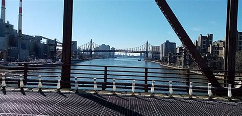 Roosevelt Island Bridge - Wikipedia