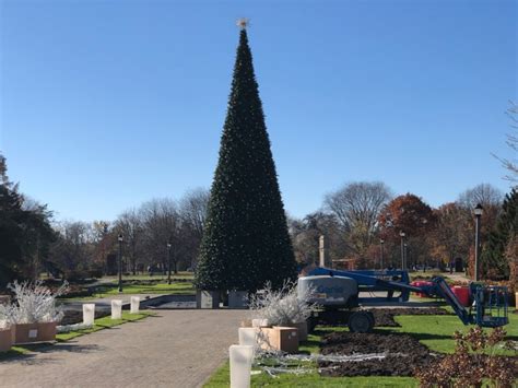 Bright Lights Windsor to open Dec. 1 in spite of fire | CBC News