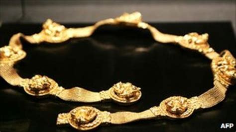 Rare Afghan gold collection to be displayed in UK - BBC News