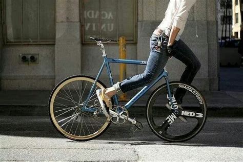 Fixie trick Bmx, Fixie Bike, Cycling Bicycles, Bike Handlebars, Bicycle Track, Speed Bicycle ...