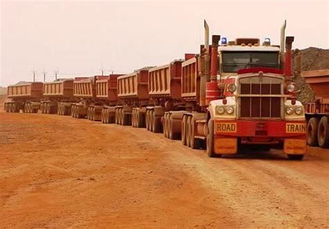 KW and cummins hold the record for the longest and heaviest Road Train Downunder! Australian As ...