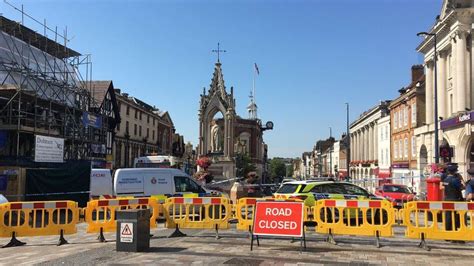 Maidstone stabbing: Man killed and four others injured - BBC News