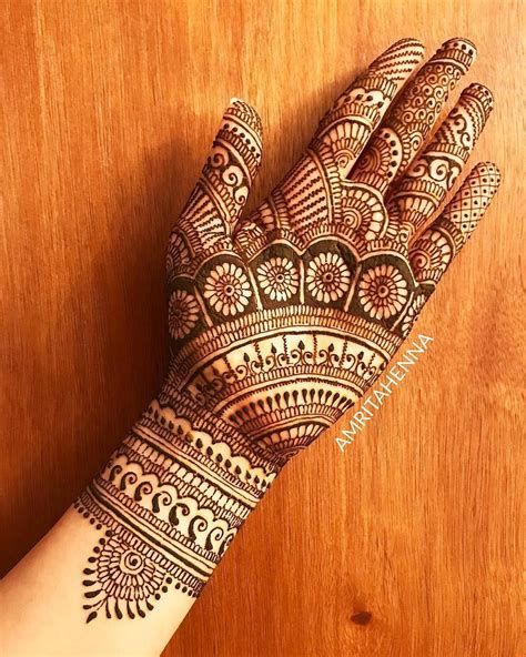 RepostBy @amritahenna: "#hennaparty #henna #orlandohenna #hennaart #hennadesign #mehndi #mehendi ...