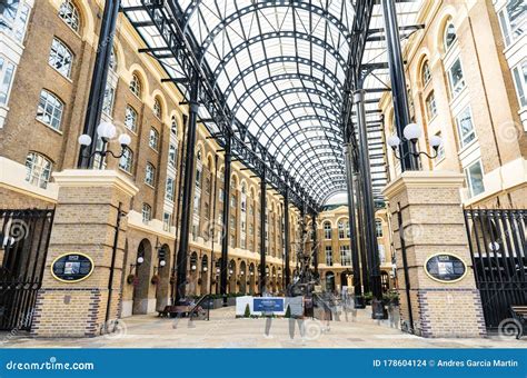 Hay`s Galleria in London editorial stock image. Image of edge - 178604124