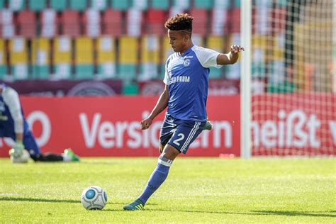 Weston McKennie Earns First Competitive Start For Schalke