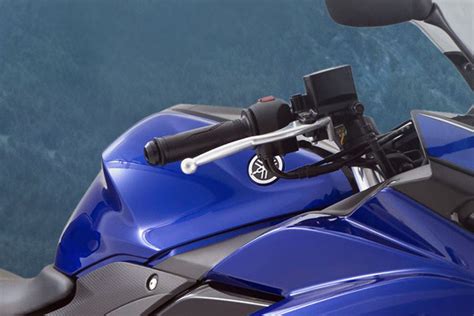 New Yamaha YZF-R25 Prices Mileage, Specs, Pictures, Reviews | Droom Discovery