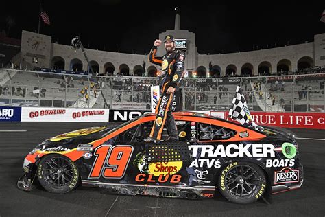 NASCAR Cup LA Coliseum: Truex wins chaotic Clash race