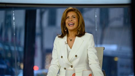 Today's Hoda Kotb visibly emotional on-air over surprise baby ...