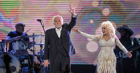 Kenny Rogers farewell concert: 'The Gambler' and Dolly Parton drop mics on final performance