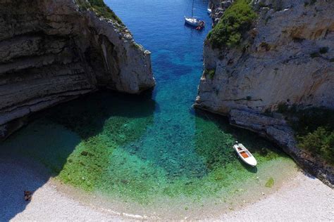 Stiniva Beach - Vis Island - Croatia - Global Entrepreneur Network