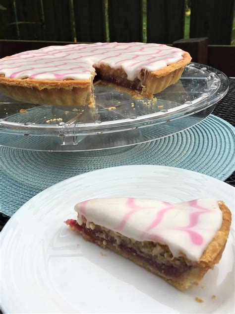 Mary Berry´s Bakewell Tart with Feathered Icing - TheUniCook