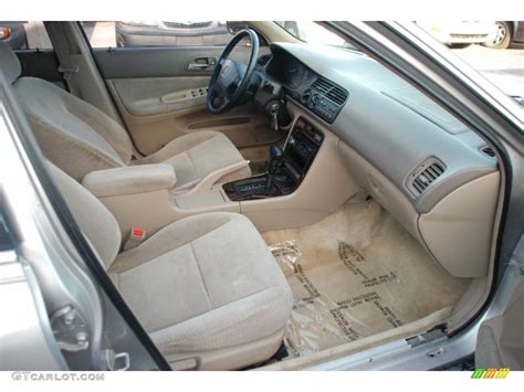 Ivory Interior 1997 Honda Accord SE Sedan Photo #53512204 | GTCarLot.com