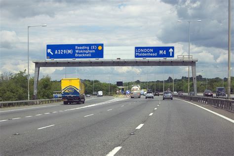 M4 Junction 10 eastbound © MrC :: Geograph Britain and Ireland