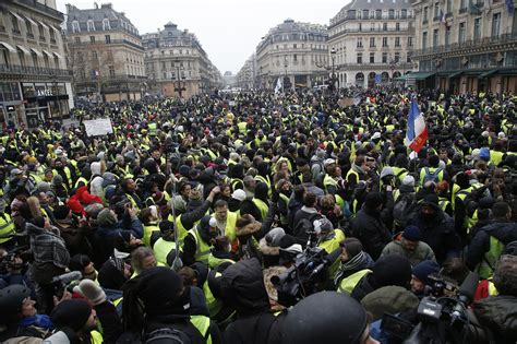 Tear gas in Paris, but fewer protesters and bigger demands - Chicago Tribune