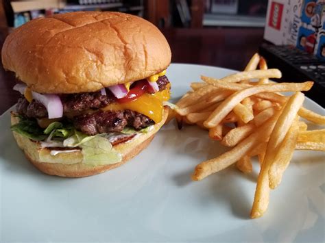 [Homemade] simple smash burger and fries : r/eatsandwiches