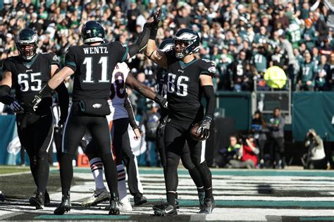 Eagles rewind: Zach Ertz puts up big numbers in a win over Bears, stock ...