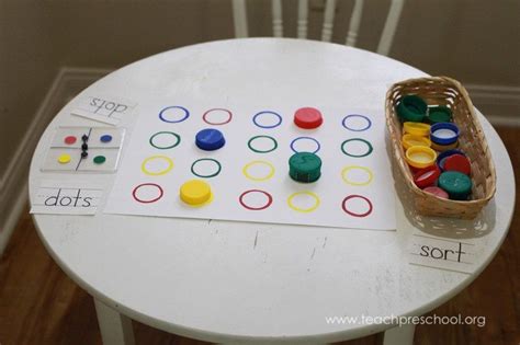 This dot game is simple to make and fun to play! (Teach Preschool) | Stip, Thema