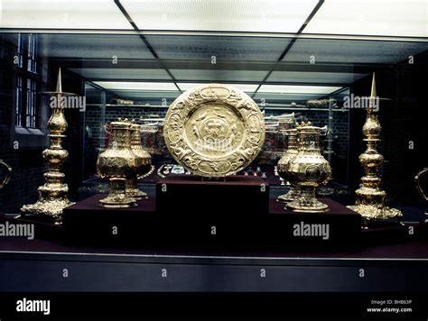 The crown jewels tower of london hi-res stock photography and images - Alamy