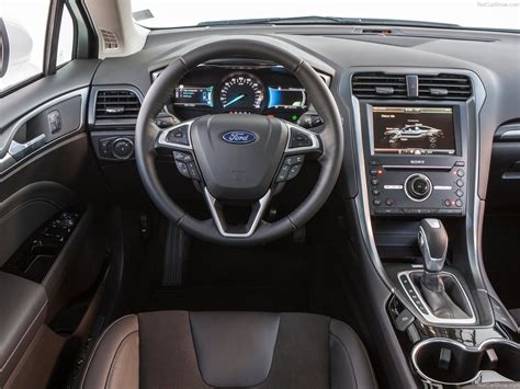 Ford Mondeo Hybrid (2015) - picture 14 of 35