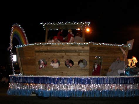 Unique and Unconventional Christmas Parade Float