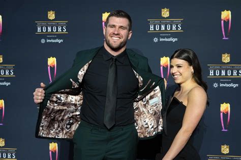 NFL Honors live updates: Aaron Rodgers wins league MVP, T.J. Watt wins DPOY, 2022 Hall of Fame ...