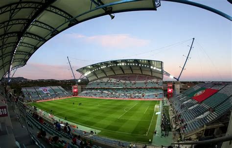 Farense quer receber Benfica, FC Porto e Sporting no Estádio Algarve a ...