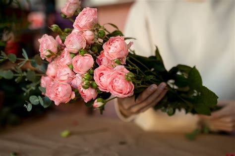 Free Photo | Close up hands holding flowers bouquet