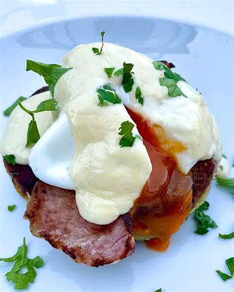 Bubble & Squeak Cakes with Smoky Bacon, Poached Eggs and Hollandaise Sauce - Best Recipes UK