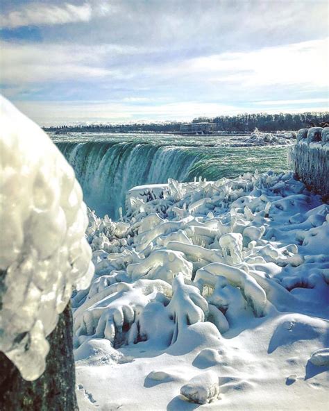 These Photos Of A Frozen Niagara Falls Are Pure Icy Magic