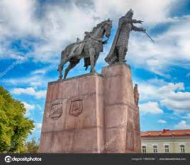 Monumento in bronzo al Granduca Gediminas, Vilnius, Lituania . - Foto ...