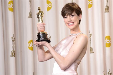 Anne Hathaway Was Miserable When She Won Her Oscar: “I Tried to Preten | Vanity Fair