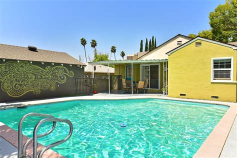 1930s Glendale house with pool, updated kitchen asks $769K | Pool houses, Pool, Backyard pool