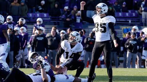 Purdue beats Northwestern 24-22 on late field goal | WGN-TV