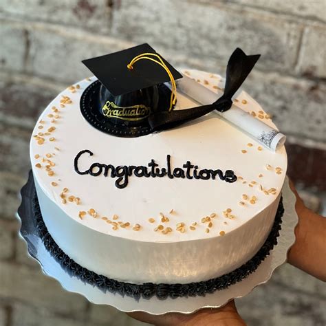 Graduation Hat Cake – Tre Mari Bakery