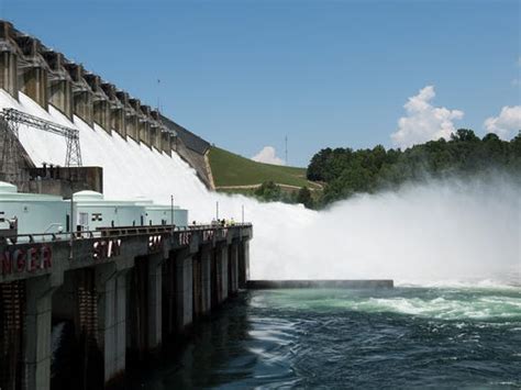 Water level of Anderson's Lake Hartwell is up, and so is business