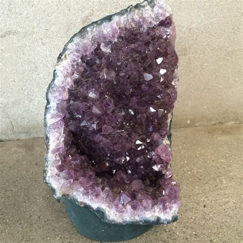 Upright Amethyst Geode – UrbanAmericana