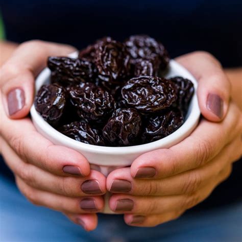 Prunes for Constipation: మలబద్ధకం తగ్గించడానికి మెరుగైన పండ్లు! - Eruvaaka