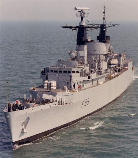 A Fragata HMS Battleaxe - F 89. (foto: Royal Naval Warships Photos) | Royal navy ships, Royal ...