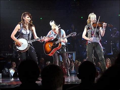 Dixie Chicks: Not Ready to Make Nice - CBS News