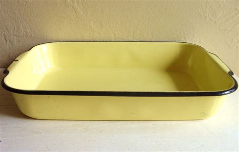 Vintage Sunshine Yellow Enamel Baking Pan Metal Enamelware | Etsy | Cake pans, Yellow enamel ...