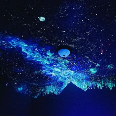 DIY Glow-In-The-Dark Ceiling With Stars, Northern Lights And More - Simplemost | Teto escuro ...