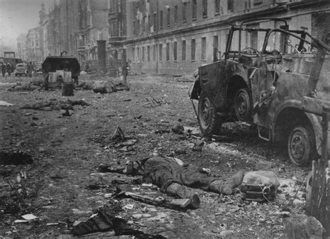 Pin em WWII - Battle of Berlin 1945