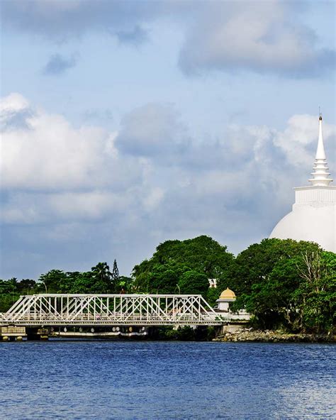 Kalutara Bodhiya | Attractions in Kalutara | Love Sri Lanka