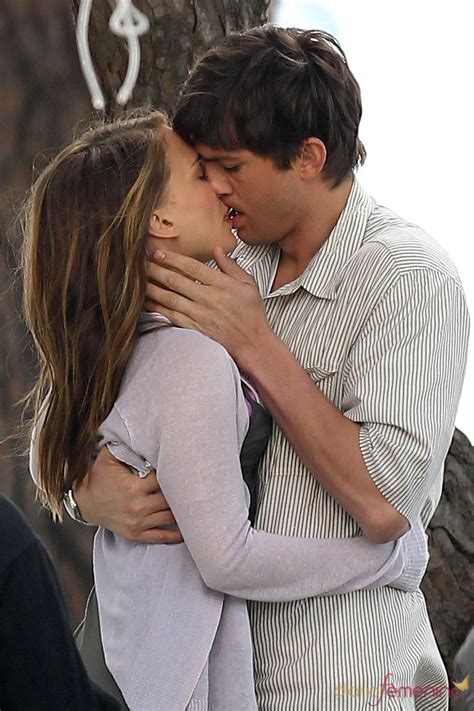 Natalie Portman & Ashton Kutcher en "No Strings Attached" / "Sin compromiso" Natalie Portman ...