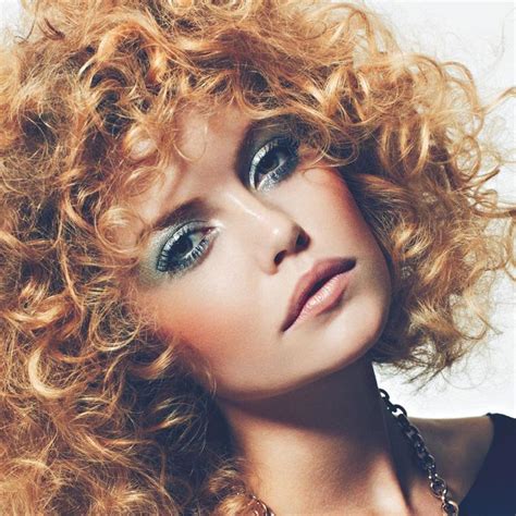 70s styling | Maquillaje de discoteca, Editorial de belleza, Maquillaje ...