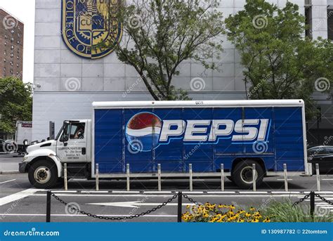 Pepsi Delivery Truck in New York City, USA Editorial Photography - Image of refreshment, freight ...