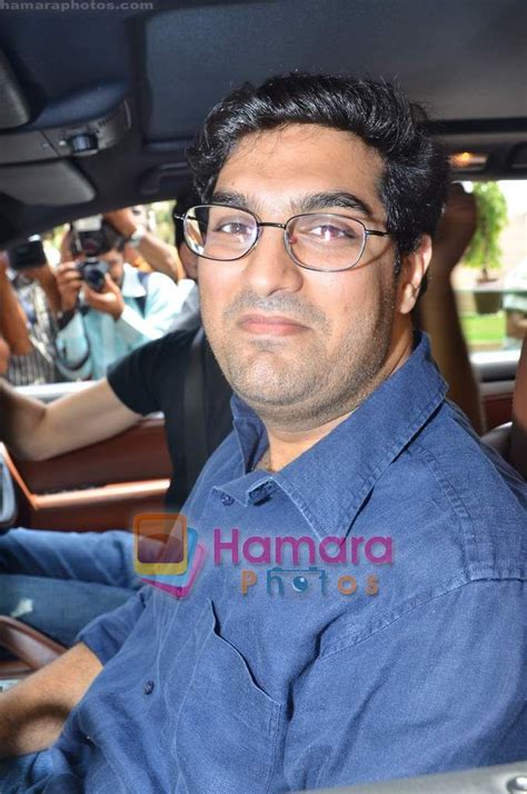 Kunal Roy Kapoor at Delhi Belly baag dk bose video launch in Lalit Hotel on 16th May 2011 ...