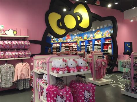 Hello Kitty store now open at Universal Orlando